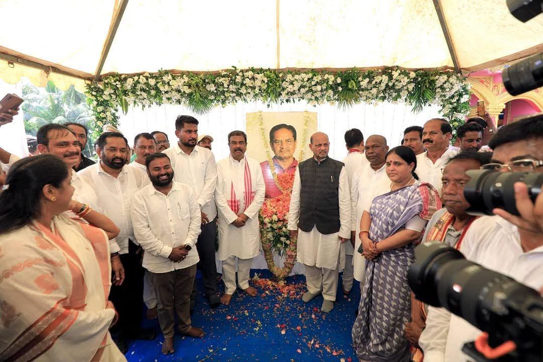 धामनगर के पूर्व विधायक बिष्णु चरण सेठी की चौथी पुण्यतिथि पर श्रद्धांजलि सभा, तिहिड़ी में जुटे वरिष्ठ नेता