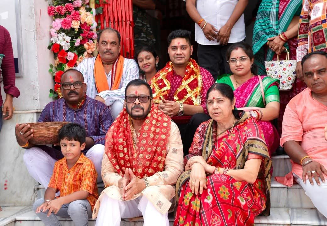 नुआखाई में आस्था, नई फसल और संबलपुरी पहचान का संगम: सुरेश पुजारी ने मां समलेश्वरी के किए दर्शन